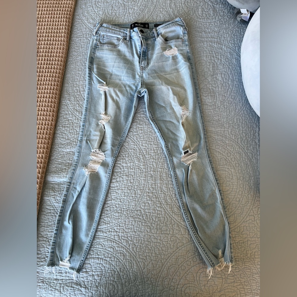 Hollister ripped skinny jeans